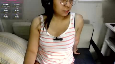 Snapshot of introvertshytype_2011 chatting on 03-09-25, 01:04 Introvertshytype 2011 online show from 03-09-25, 01:04