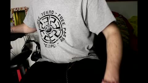 Snapshot of ipipo42o chatting on 12-18-24, 05:21 DrownMentally online show from 12-18-24, 05:21