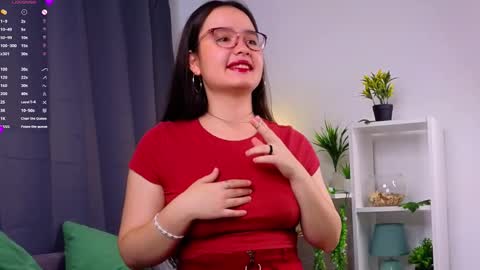 Mia online show from 09-21-25, 01:18