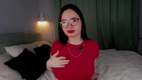 Mia online show from 10-10-25, 01:26