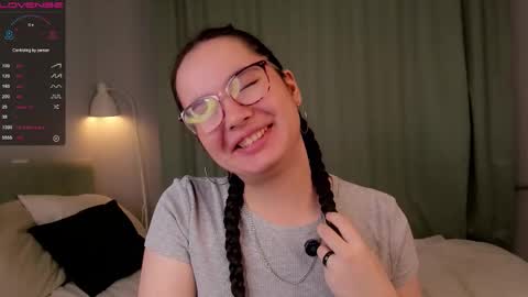 Mia online show from 10-15-25, 01:39