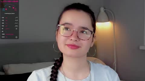 Mia online show from 10-18-25, 01:08