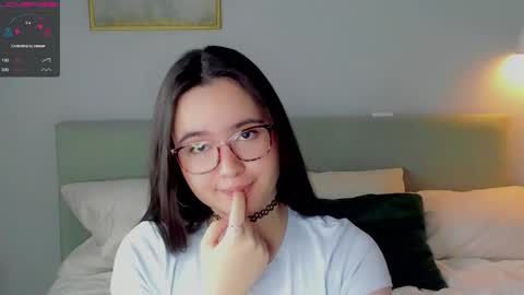 Mia online show from 10-23-25, 01:16