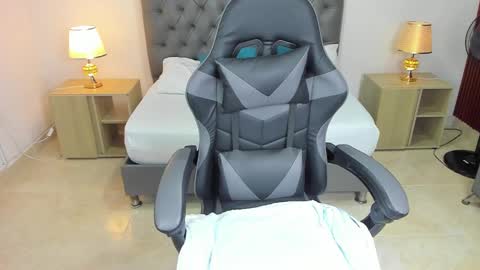 Snapshot of irantzu_hank chatting on 12-22-24, 12:27 Irantzu online show from 12-22-24, 12:27