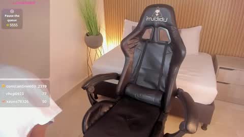 Snapshot of irantzu_hank chatting on 12-28-24, 10:44 Irantzu online show from 12-28-24, 10:44