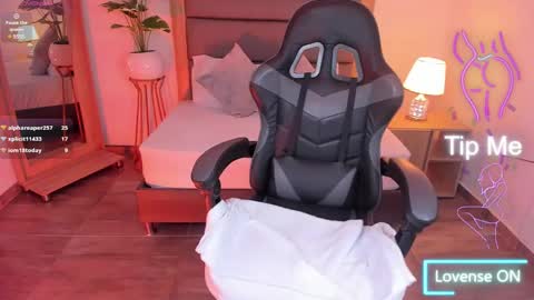 Snapshot of irantzu_hank chatting on 02-11-25, 03:29 Irantzu online show from 02-11-25, 03:29