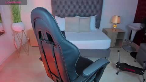 Snapshot of irantzu_hank chatting on 03-11-25, 12:39 Irantzu online show from 03-11-25, 12:39