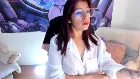 Irene Casas online show from 10-19-25, 01:39