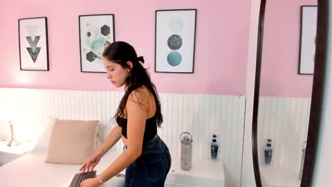 Snapshot of irina_smile chatting on 10-10-25, 11:31 IRINA online show from 10-10-25, 11:31