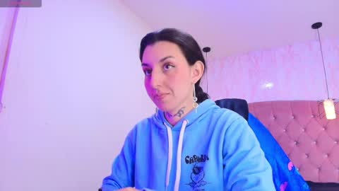 iris_77 online show from 10-11-25, 07:01