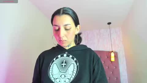 iris_77 online show from 11-06-25, 07:04