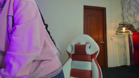 iris_77 online show from 12-02-25, 12:43