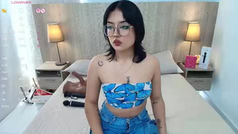 Snapshot of iris_gomez chatting on 12-17-25, 07:20 Iris online show from 12-17-25, 07:20