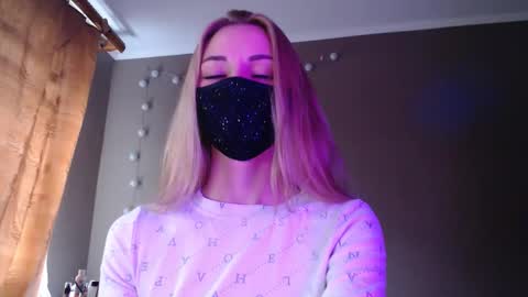 Lily online show from 09-30-25, 02:33