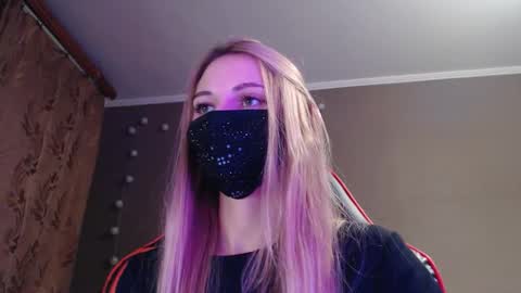 Lily online show from 10-20-25, 04:18