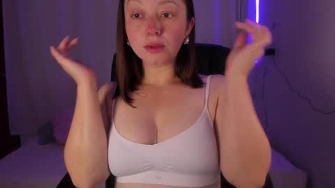 Snapshot of iris_marroquin chatting on 12-22-24, 12:38 natalia online show from 12-22-24, 12:38