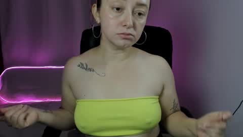 Snapshot of iris_marroquin chatting on 02-17-26, 12:45 natalia online show from 02-17-26, 12:45