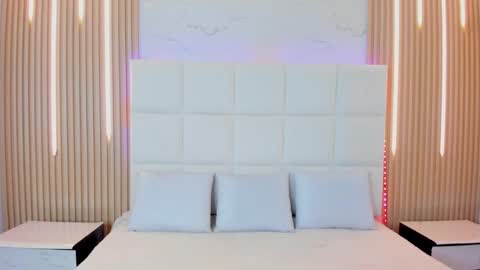 Iris online show from 09-11-25, 04:23