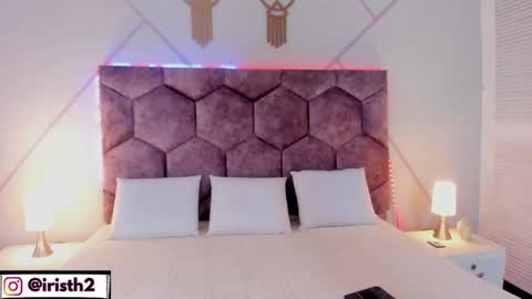 Iris online show from 11-25-25, 04:23