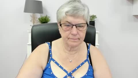 I R I S online show from 06-11-26, 06:33
