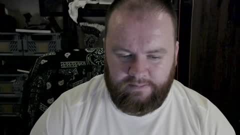 Snapshot of irishdaddy24 chatting on 12-17-24, 11:05 twitter theirishman205 online show from 12-17-24, 11:05