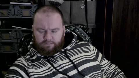 Snapshot of irishdaddy24 chatting on 12-19-24, 05:40 twitter theirishman205 online show from 12-19-24, 05:40