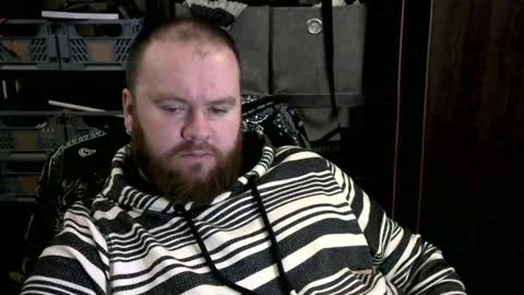 Snapshot of irishdaddy24 chatting on 12-19-24, 10:21 twitter theirishman205 online show from 12-19-24, 10:21