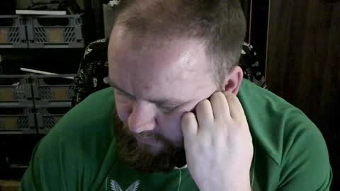 Snapshot of irishdaddy24 chatting on 12-20-24, 09:17 twitter theirishman205 online show from 12-20-24, 09:17