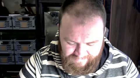 Snapshot of irishdaddy24 chatting on 01-04-25, 12:27 twitter theirishman205 online show from 01-04-25, 12:27