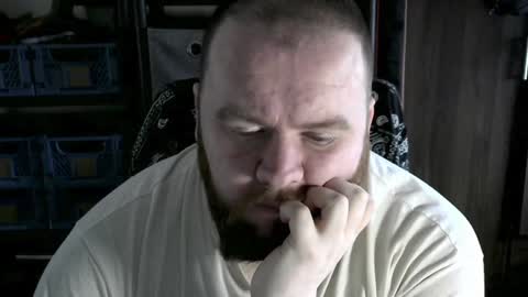 Snapshot of irishdaddy24 chatting on 02-08-25, 12:39 twitter theirishman205 online show from 02-08-25, 12:39