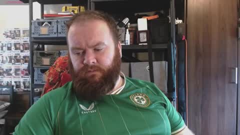 Snapshot of irishdaddy24 chatting on 09-09-25, 10:59 twitter theirishman205 online show from 09-09-25, 10:59