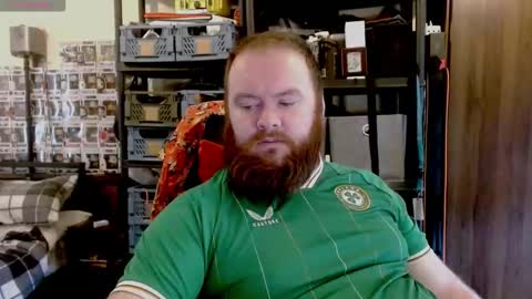 Snapshot of irishdaddy24 chatting on 09-12-25, 12:16 twitter theirishman205 online show from 09-12-25, 12:16