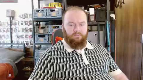 Snapshot of irishdaddy24 chatting on 10-11-25, 12:04 twitter theirishman205 online show from 10-11-25, 12:04