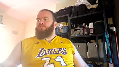 Snapshot of irishdaddy24 chatting on 10-19-25, 09:32 twitter theirishman205 online show from 10-19-25, 09:32