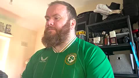 Snapshot of irishdaddy24 chatting on 10-28-25, 11:47 twitter theirishman205 online show from 10-28-25, 11:47