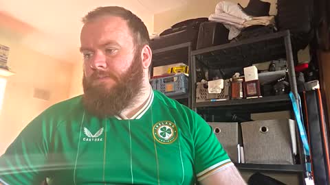 Snapshot of irishdaddy24 chatting on 10-29-25, 12:40 twitter theirishman205 online show from 10-29-25, 12:40