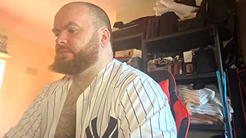 Snapshot of irishdaddy24 chatting on 11-10-25, 10:36 twitter theirishman205 online show from 11-10-25, 10:36