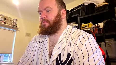 Snapshot of irishdaddy24 chatting on 12-14-25, 10:09 twitter theirishman205 online show from 12-14-25, 10:09