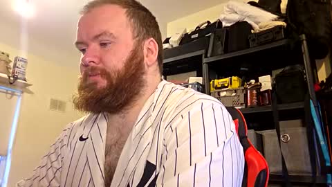 Snapshot of irishdaddy24 chatting on 12-20-25, 10:33 twitter theirishman205 online show from 12-20-25, 10:33