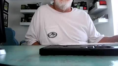 Snapshot of irishdudeloveoib chatting on 09-19-25, 12:17 Irishdudelove online show from 09-19-25, 12:17