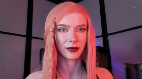 Miss Iris Fansly Miss Iris new inst.  online show from 12-05-24, 01:06