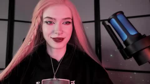 Miss Iris Fansly Miss Iris new inst.  online show from 02-09-25, 08:33