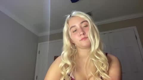 Irispink1 online show from 12-14-25, 11:31