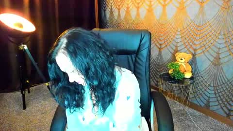 Snapshot of irissmoon1 chatting on 05-20-26, 06:03 Iris online show from 05-20-26, 06:03