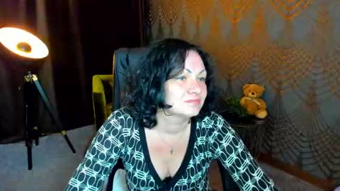 Snapshot of irissmoon1 chatting on 06-11-26, 01:05 Iris online show from 06-11-26, 01:05