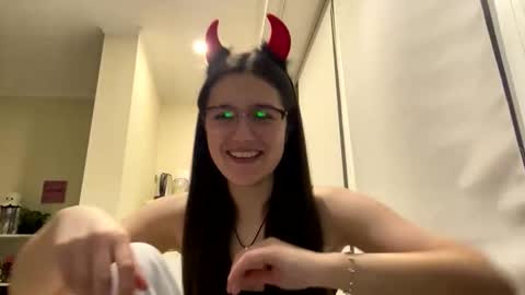 irisss31 online show from 05-08-26, 06:24