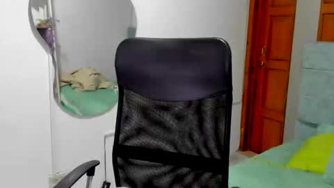 Snapshot of irix_moon chatting on 10-06-25, 03:37 irix_moon online show from 10-06-25, 03:37