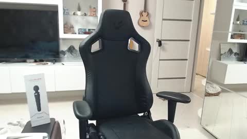 Irwi Tomboy online show from 12-14-24, 11:12