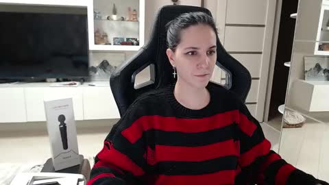 Irwi Tomboy online show from 12-20-24, 12:19