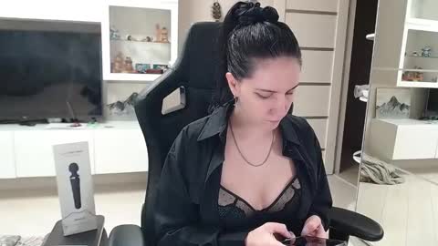 Irwi Tomboy online show from 01-15-25, 08:41